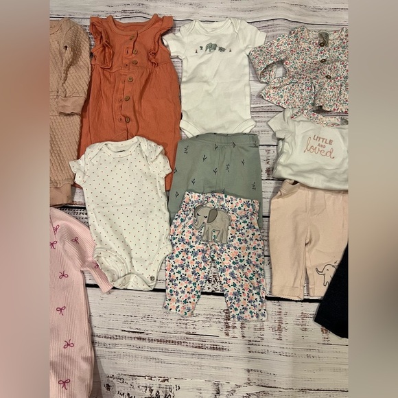 Sweet Baby girl Clothing Set in Pink, Green, and Orange - Picture 3 of 5